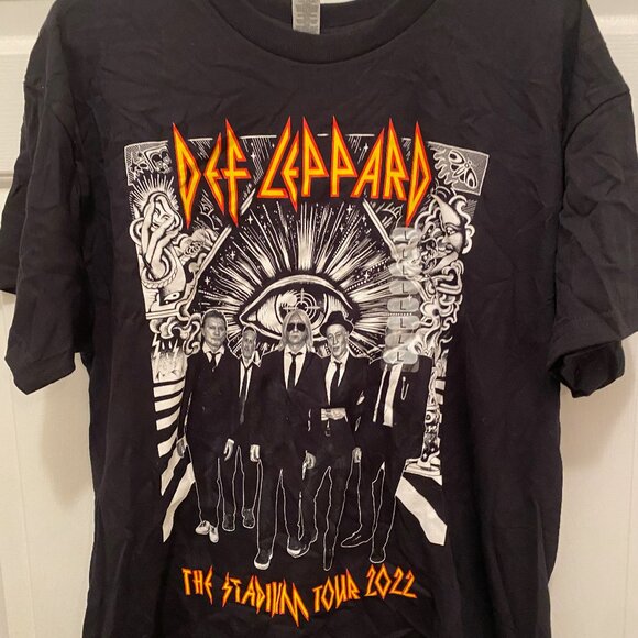 NWT Def Leppard Men' 2022 Stadium Concert Tour Black White Red  T-Shirt Large - Picture 2 of 3